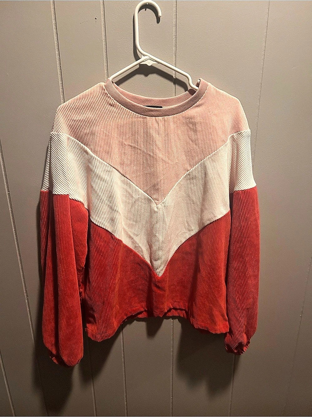 IVORY Color Block Crewneck in Red & Pink Medium Like New